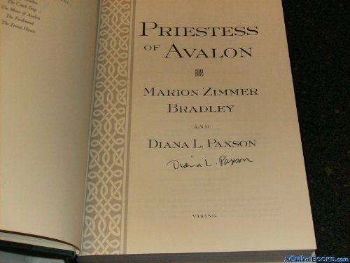 cover image PRIESTESS OF AVALON