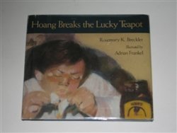 cover image Hoang Breaks the Lucky Teapot