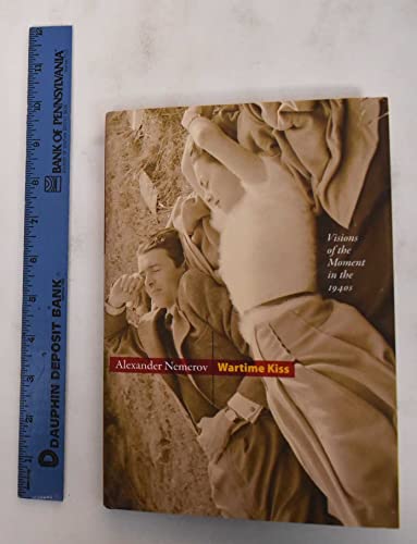 cover image Wartime Kiss: Visions of the Moment in the 1940s