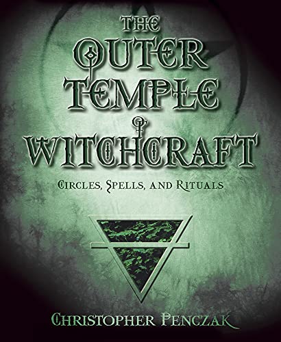 cover image THE OUTER TEMPLE OF WITCHCRAFT: Circles, Spells, and Rituals