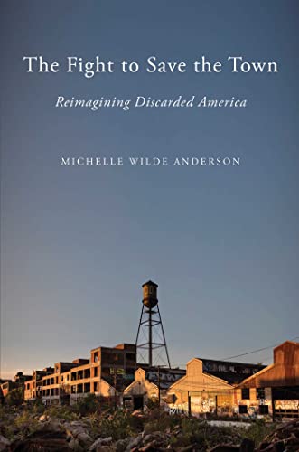 cover image The Fight to Save the Town: Reimagining Discarded America